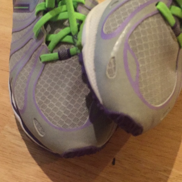 Women’s sneakers 8 1/2 - Picture 3 of 12